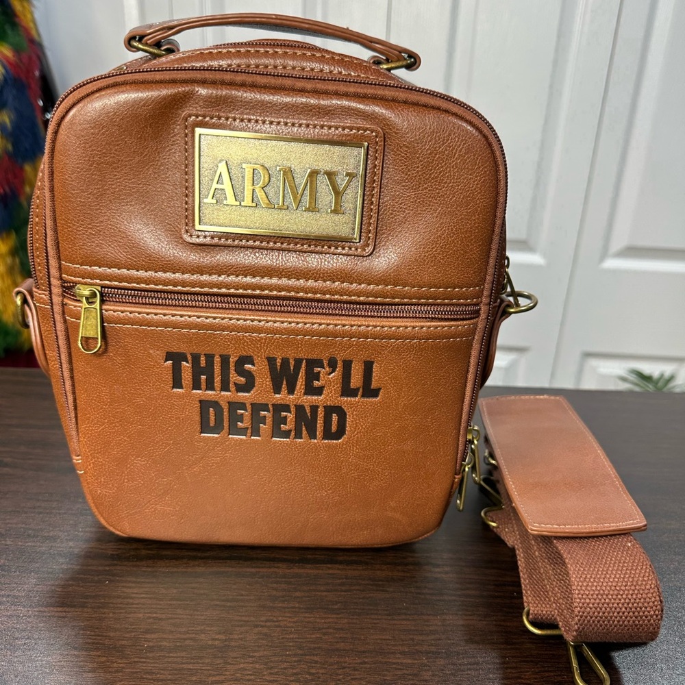 U.S. Army Faux Leather Gear Organizer Bag With Metal Plaque - Picture 11 of 15